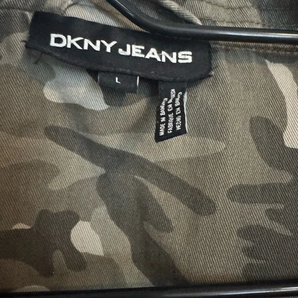 DKNY Women's Camo Cropped Utility Jacket Size Large - Picture 2 of 2